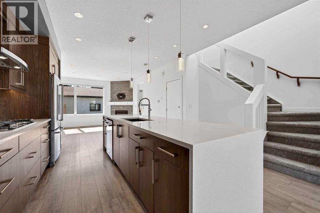 935 Regal Crescent NE - 9