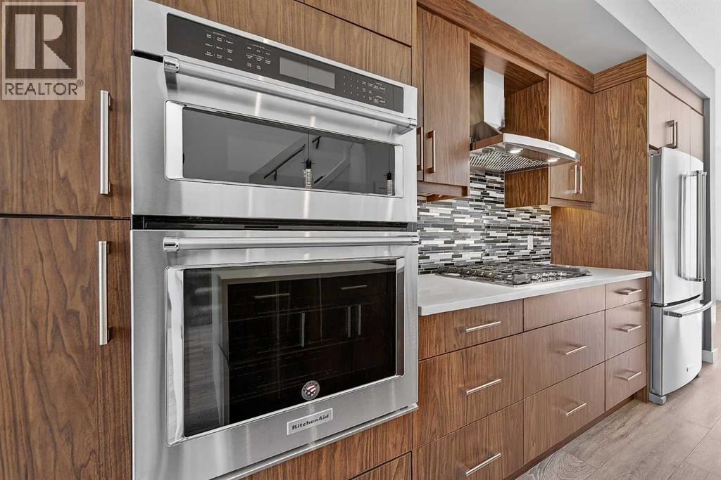 935 Regal Crescent NE - 12