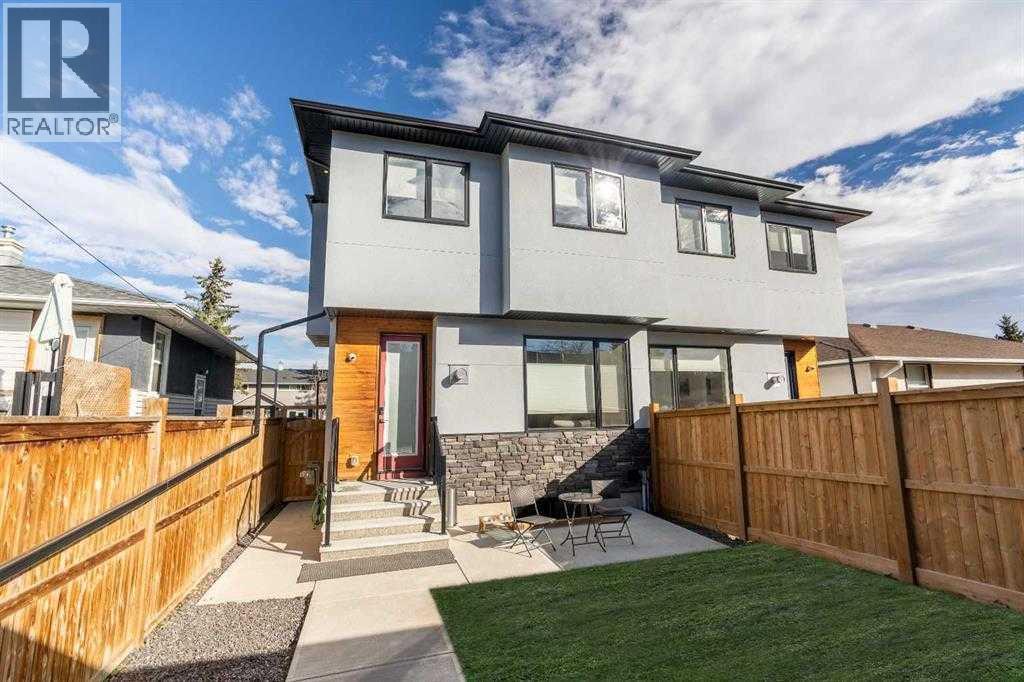 935 Regal Crescent NE - 18