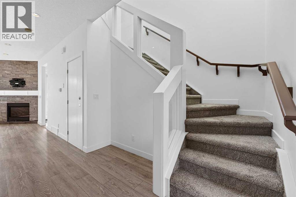 935 Regal Crescent NE - 21