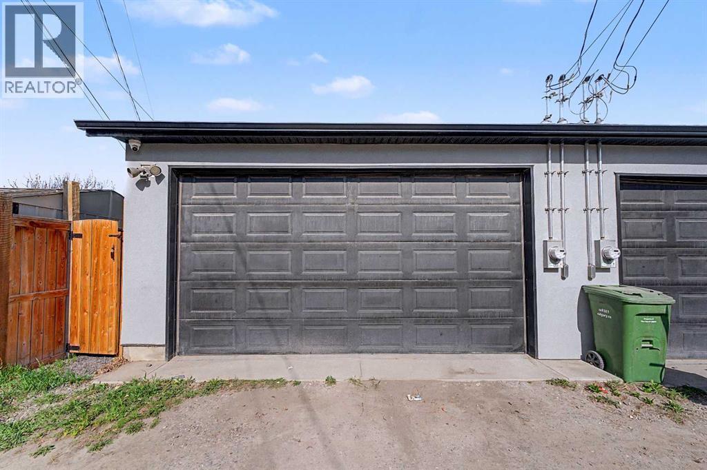 935 Regal Crescent NE - 47