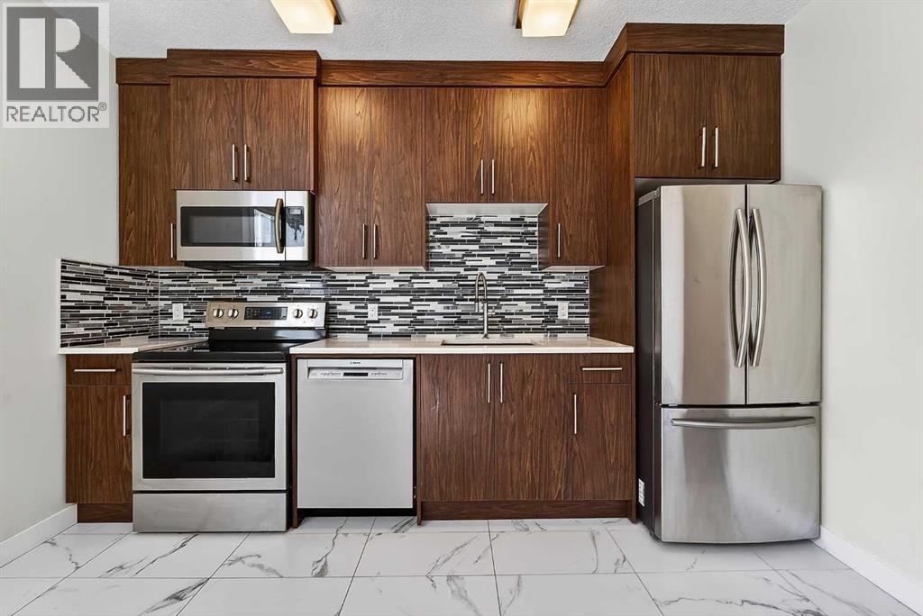 935 Regal Crescent NE - 36