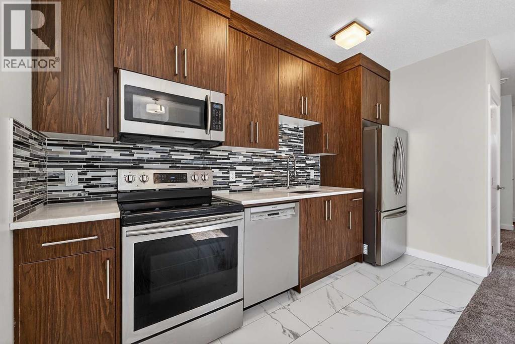 935 Regal Crescent NE - 37