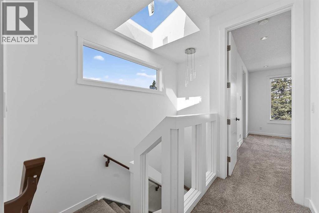 935 Regal Crescent NE - 22