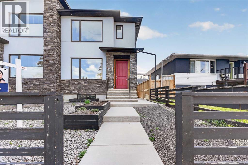 935 Regal Crescent NE - 44