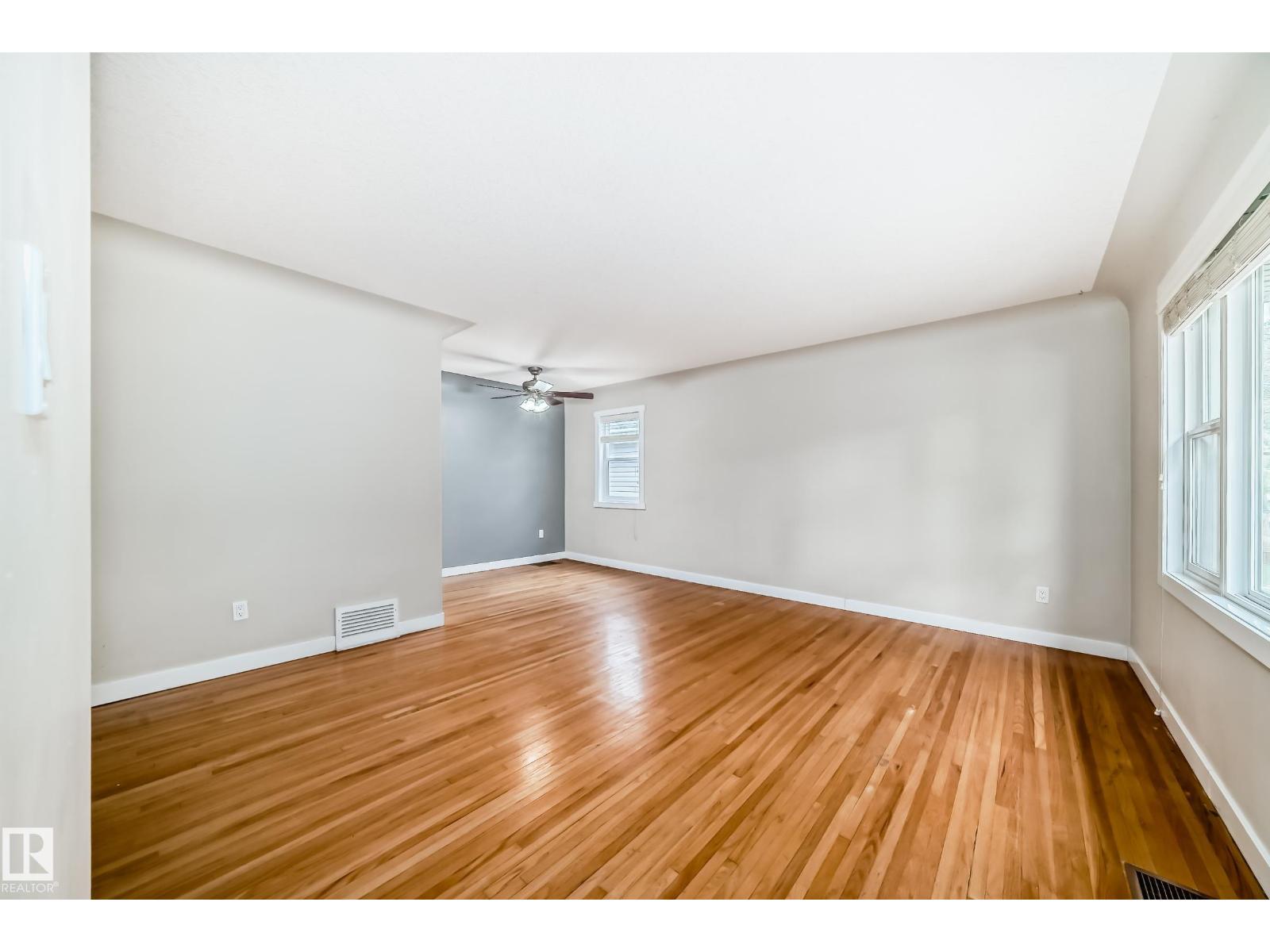 10714 135 ST NW - 15