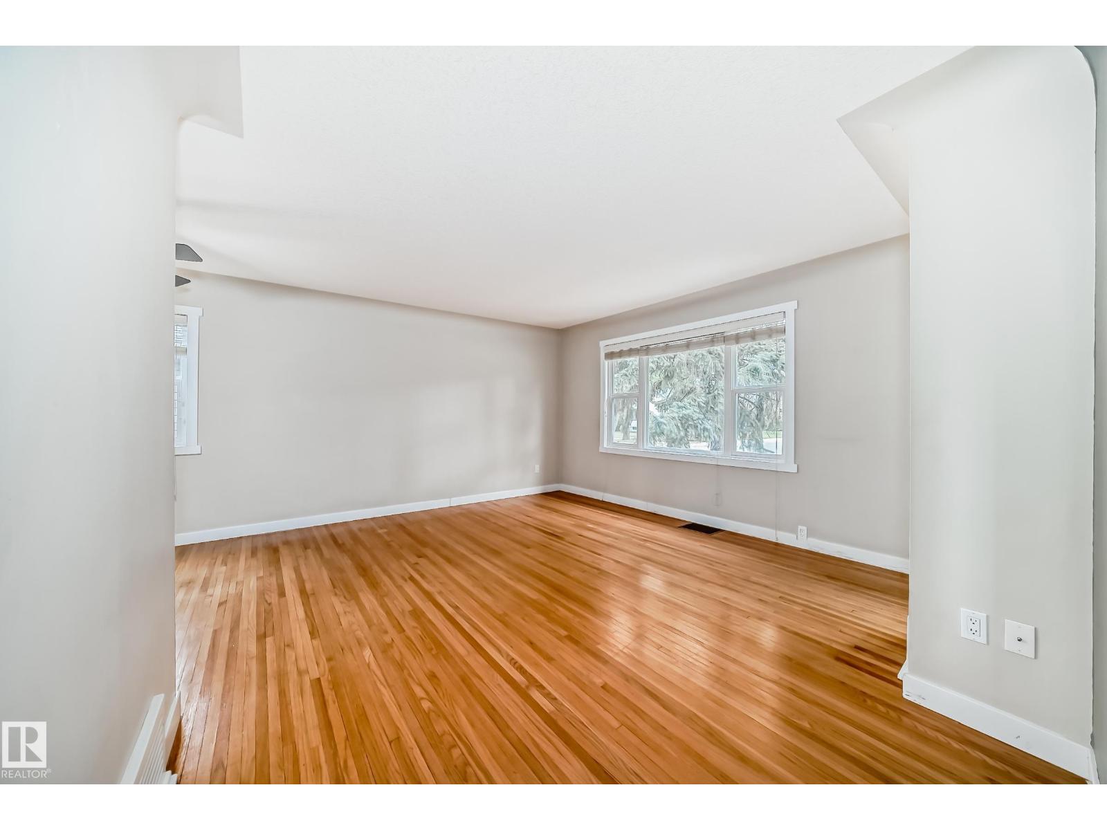 10714 135 ST NW - 16