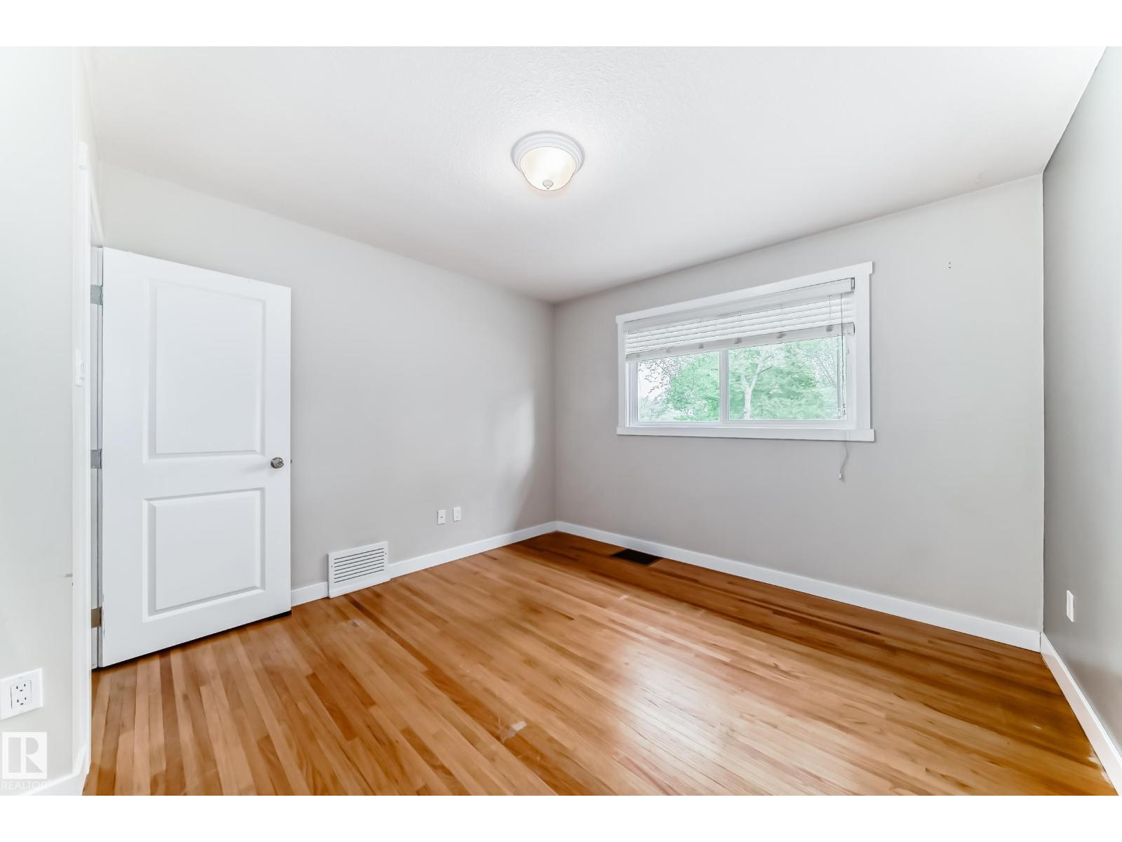 10714 135 ST NW - 18