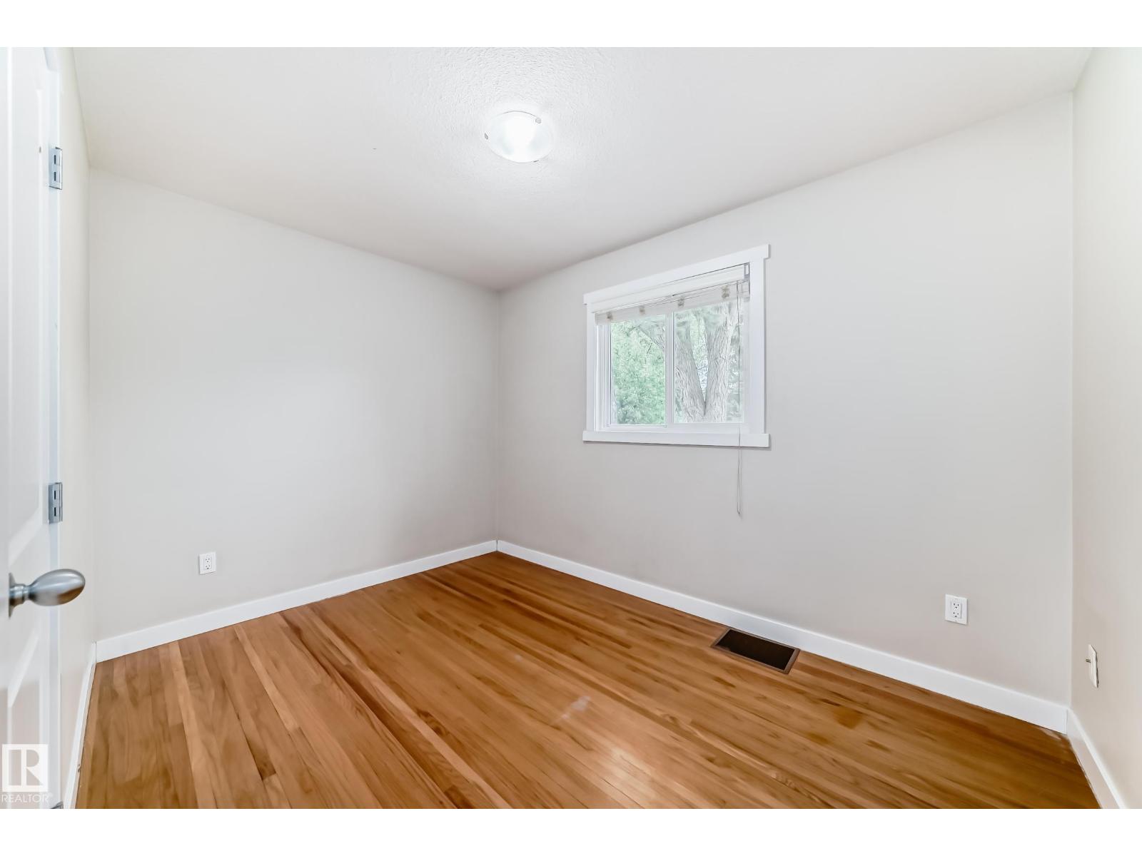 10714 135 ST NW - 21