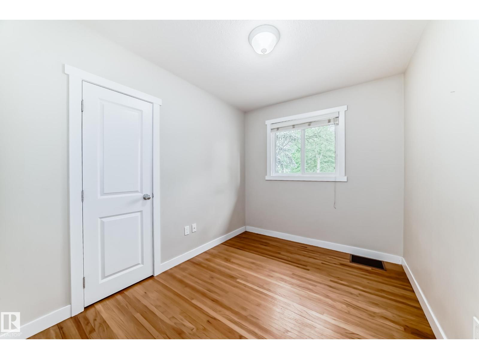 10714 135 ST NW - 23
