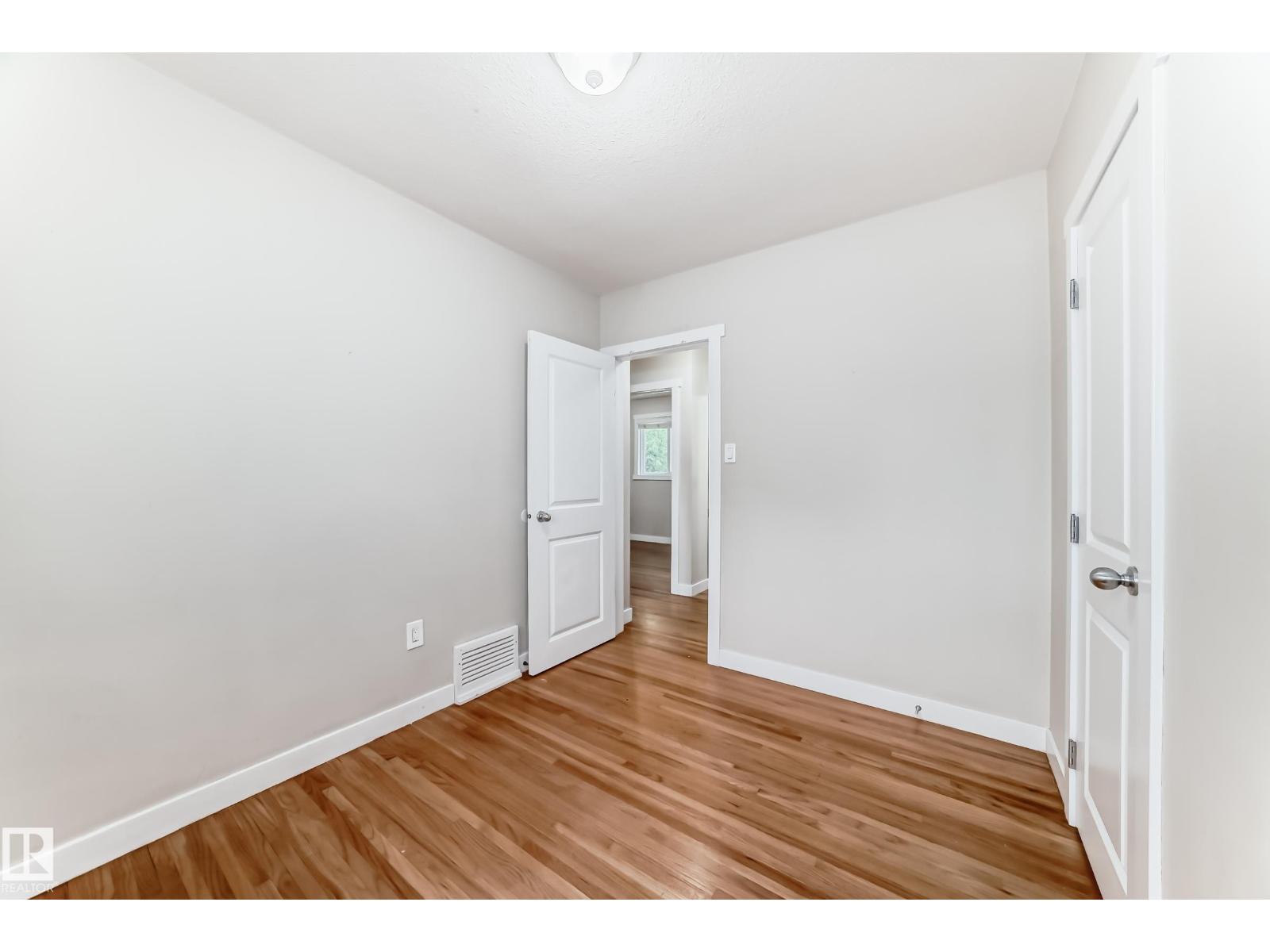 10714 135 ST NW - 24