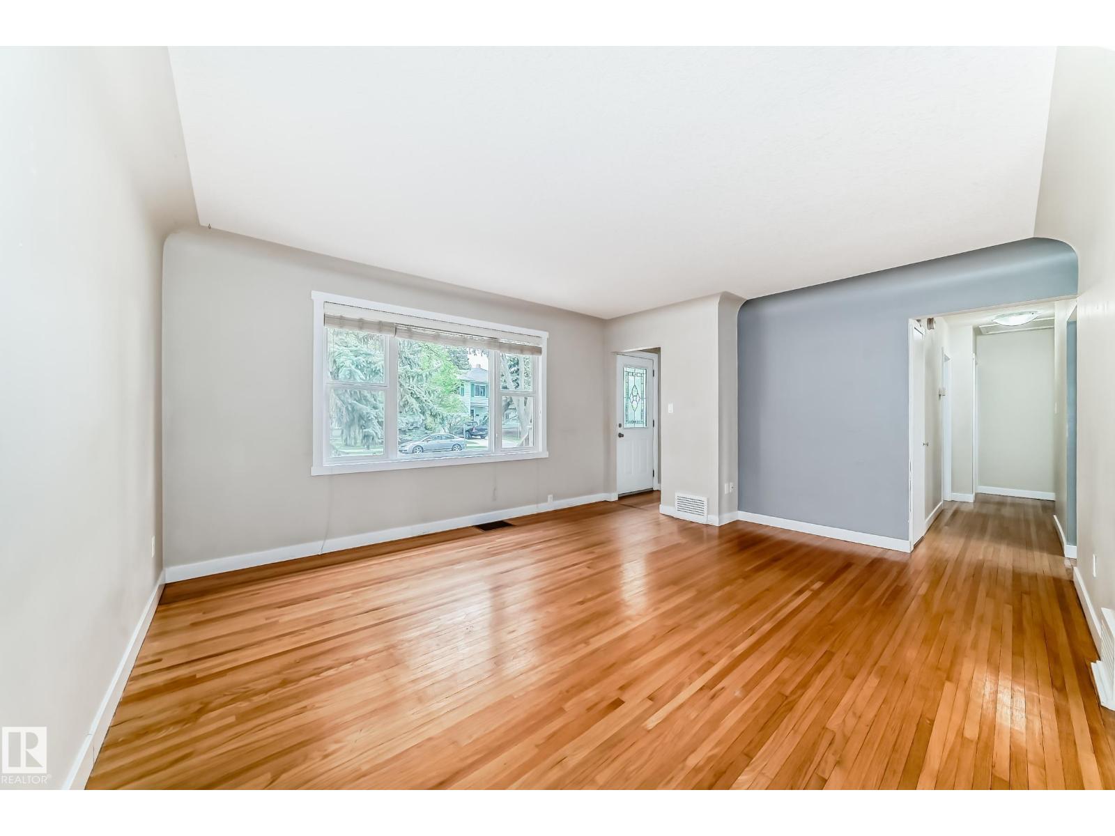 10714 135 ST NW - 4