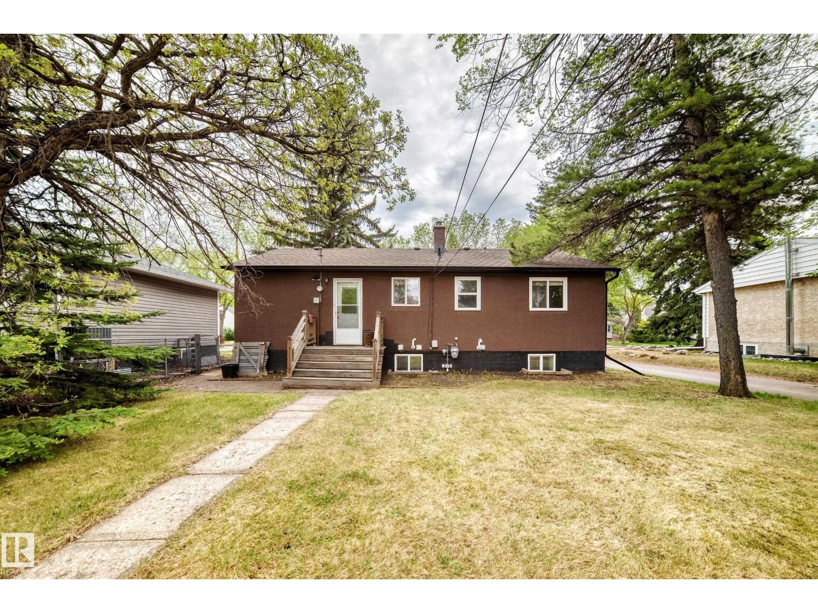 10714 135 ST NW - 40