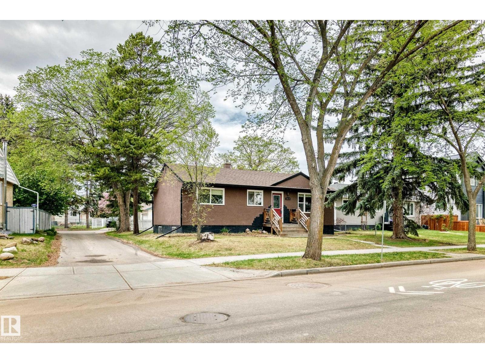 10714 135 ST NW - 44