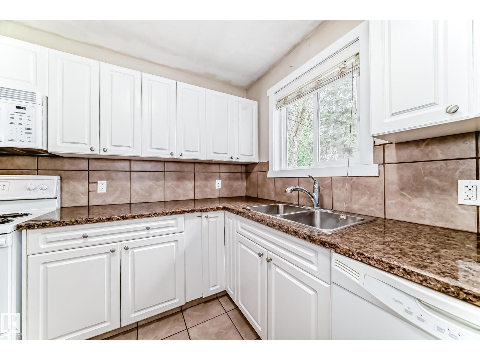 10714 135 ST NW - 6