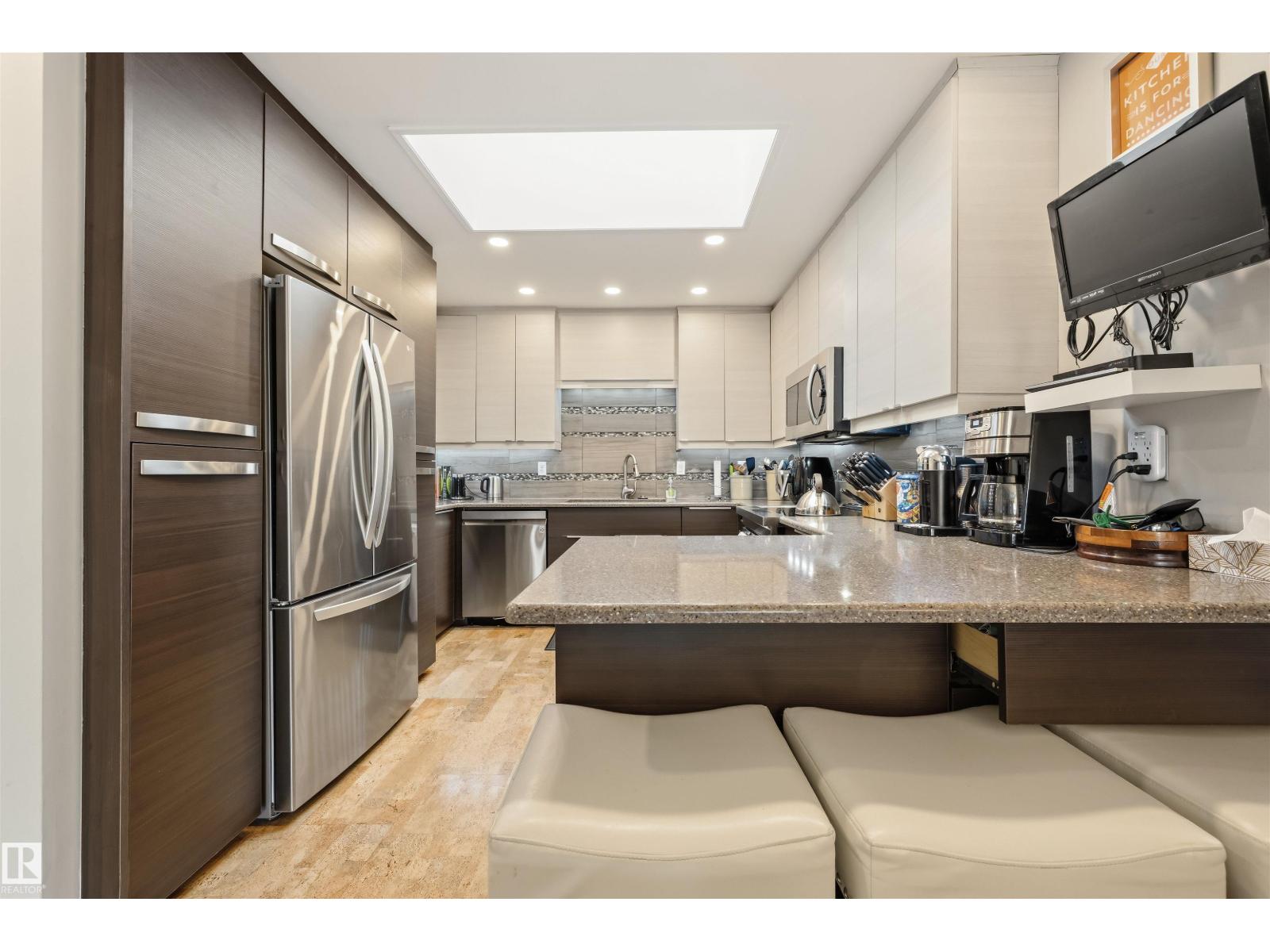 6317 187 ST NW - 10
