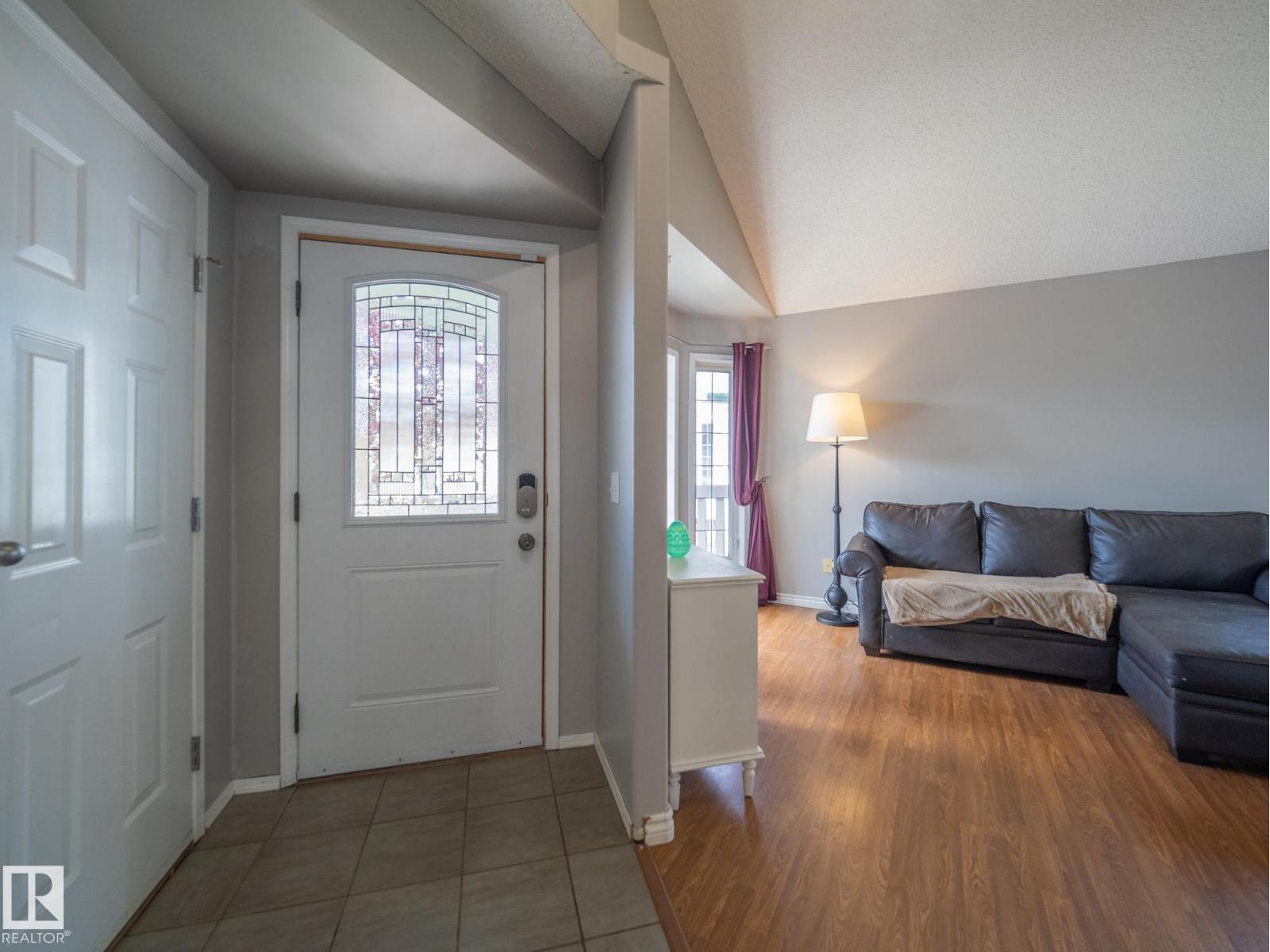 129 REGENCY DR - Image 2