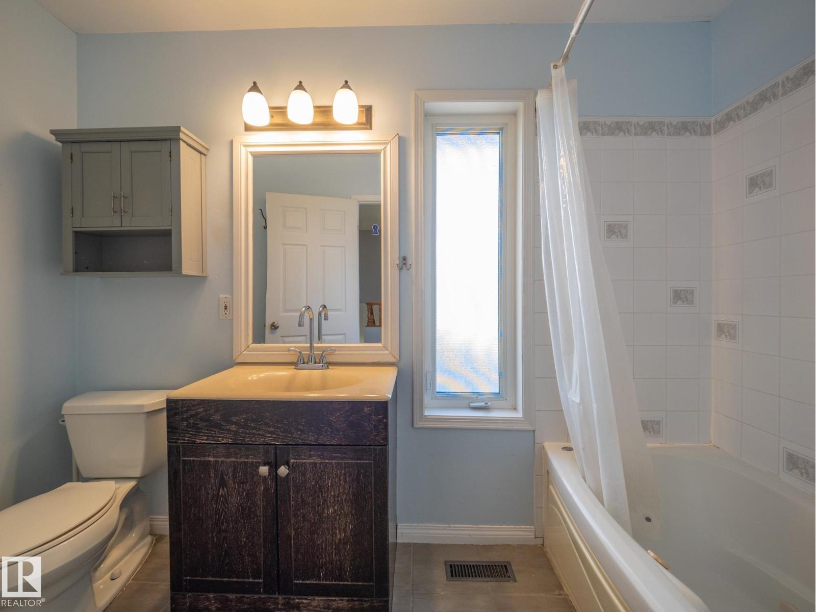 129 REGENCY DR - 22