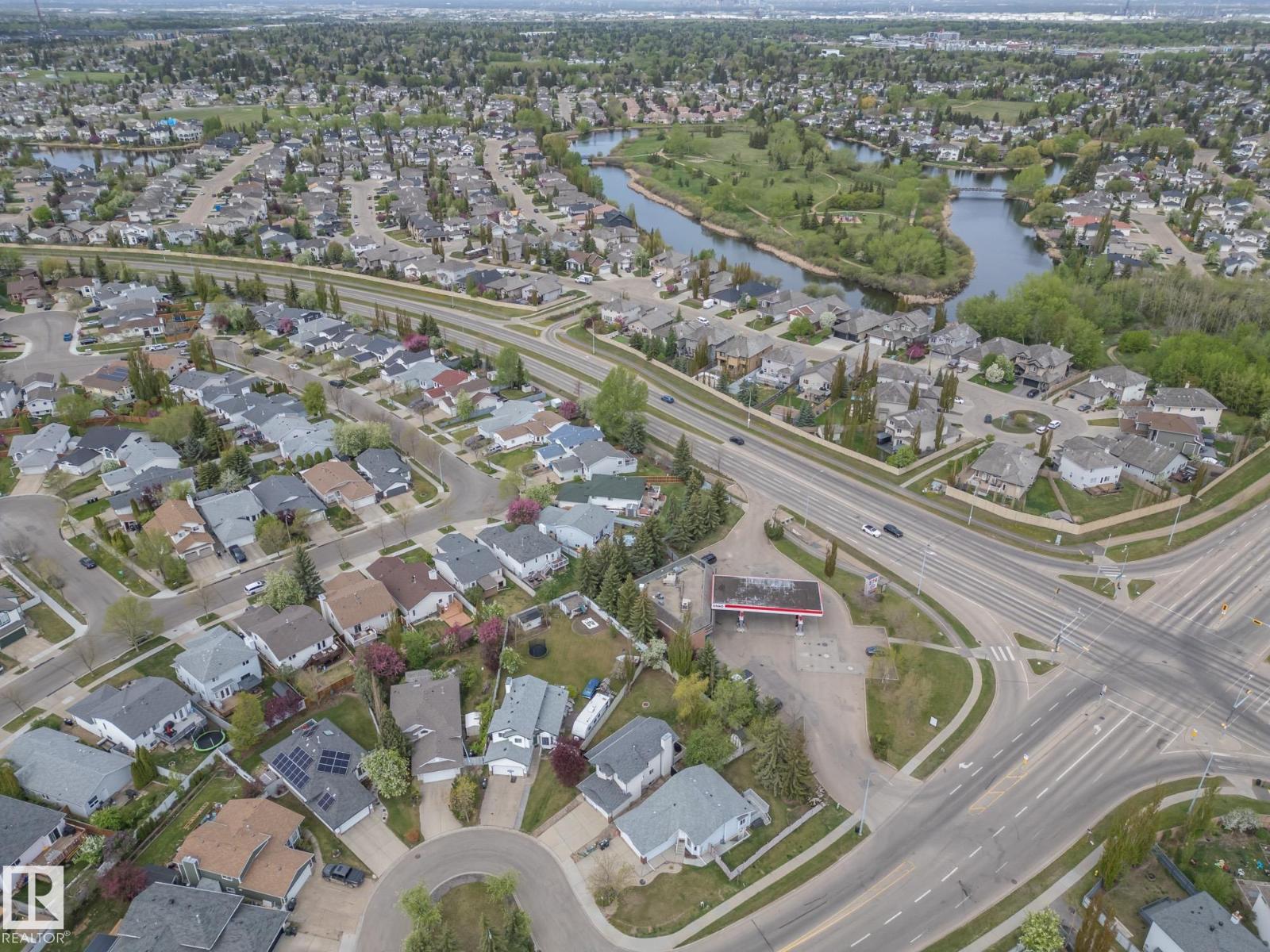 129 REGENCY DR - 34