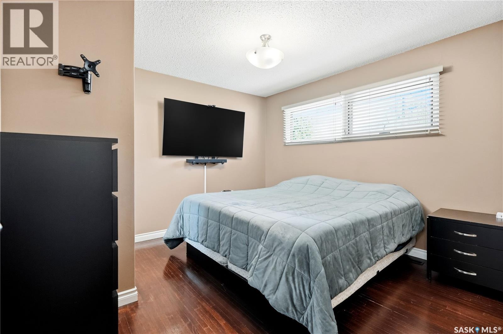 1120 Broadway AVENUE E - 20