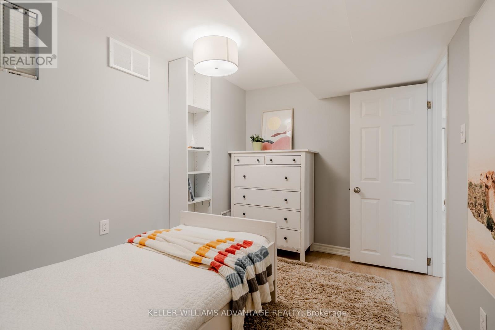 148 WARDEN AVENUE - 25