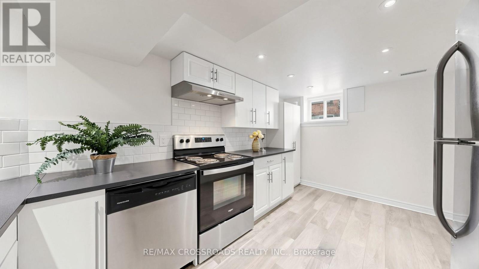 63 FLORA DRIVE - 34