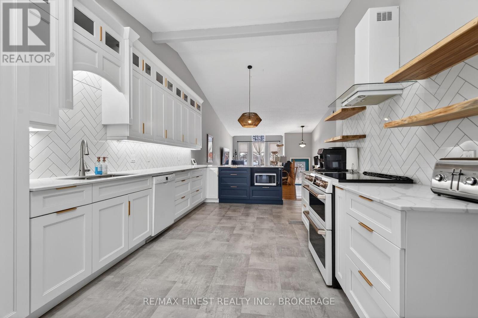 604 FREEMAN CRESCENT - 11