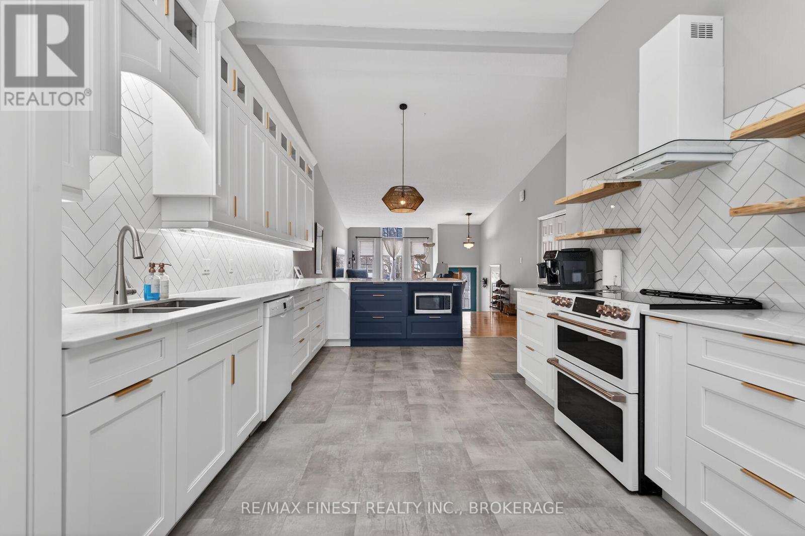 604 FREEMAN CRESCENT - 12