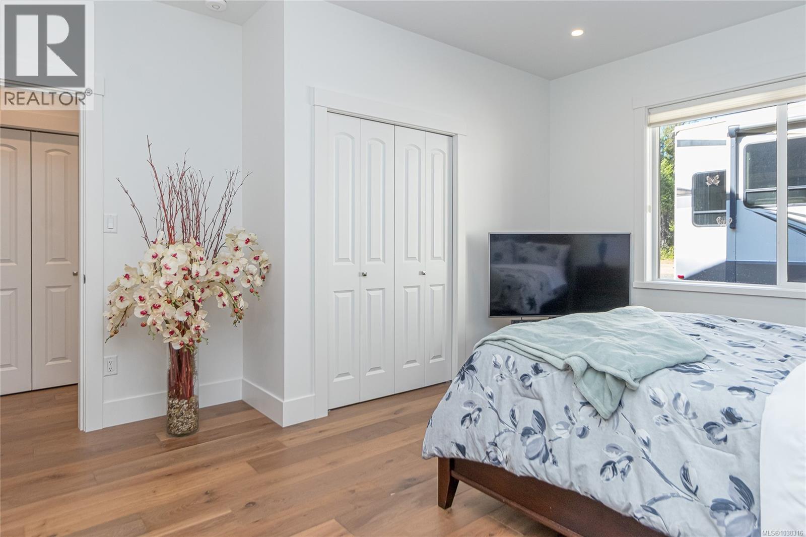 900 Rivers Edge Dr - 33