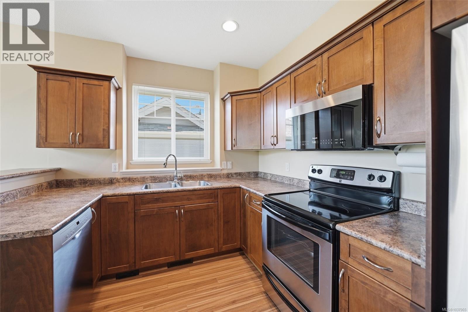 #5 631 Blenkin Ave - 12