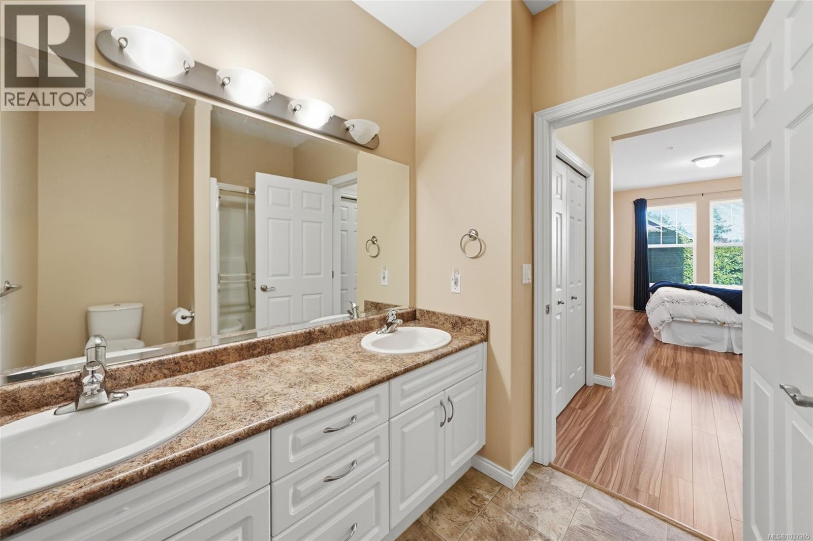 #5 631 Blenkin Ave - 16