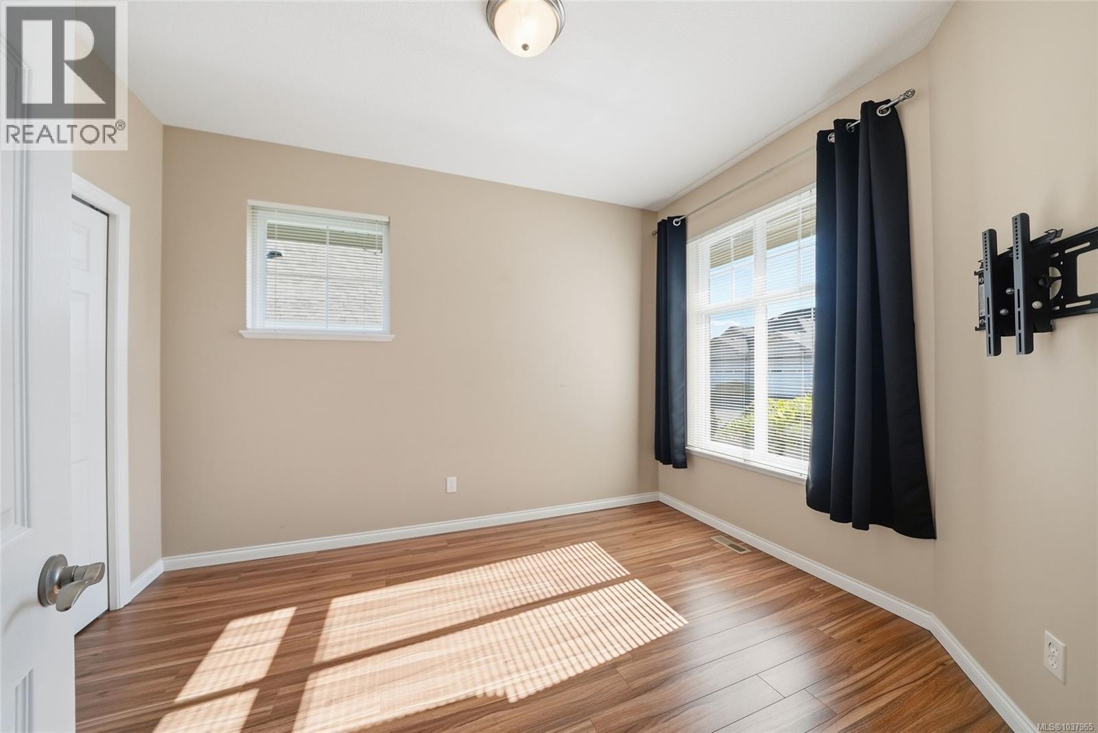 #5 631 Blenkin Ave - 17