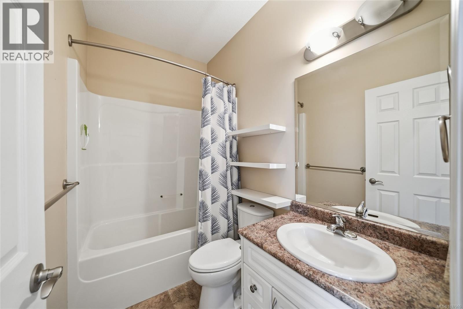 #5 631 Blenkin Ave - 18