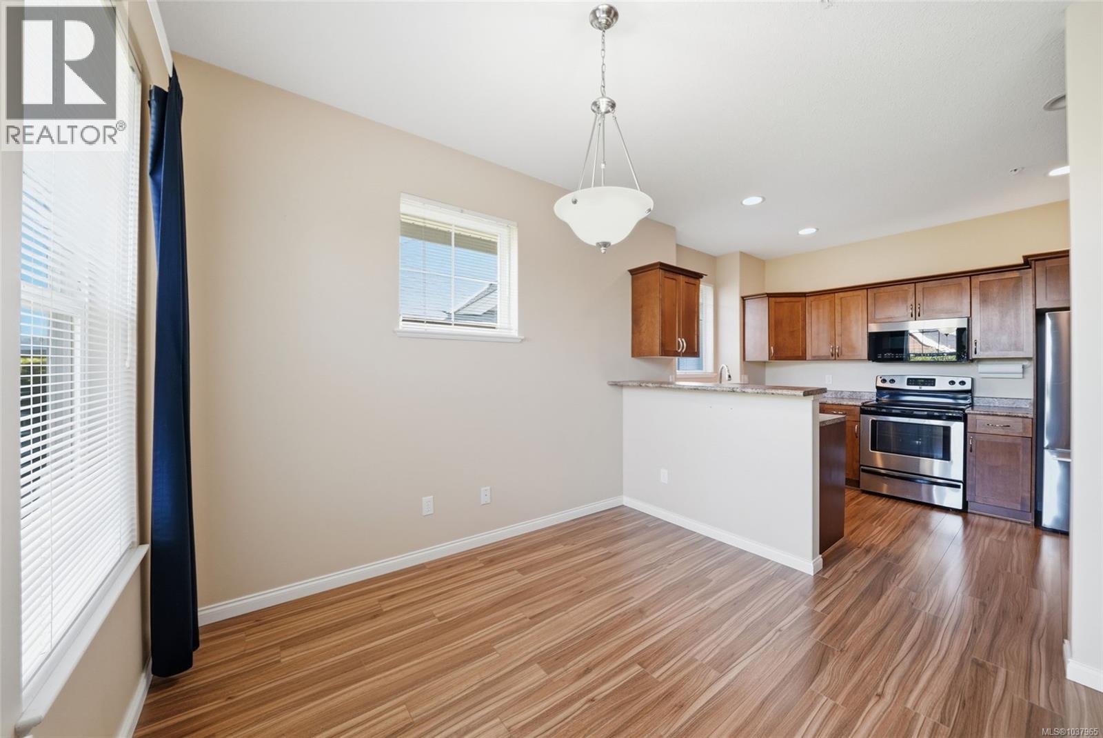 #5 631 Blenkin Ave - 25