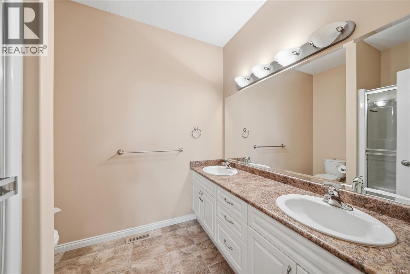 #5 631 Blenkin Ave - 28