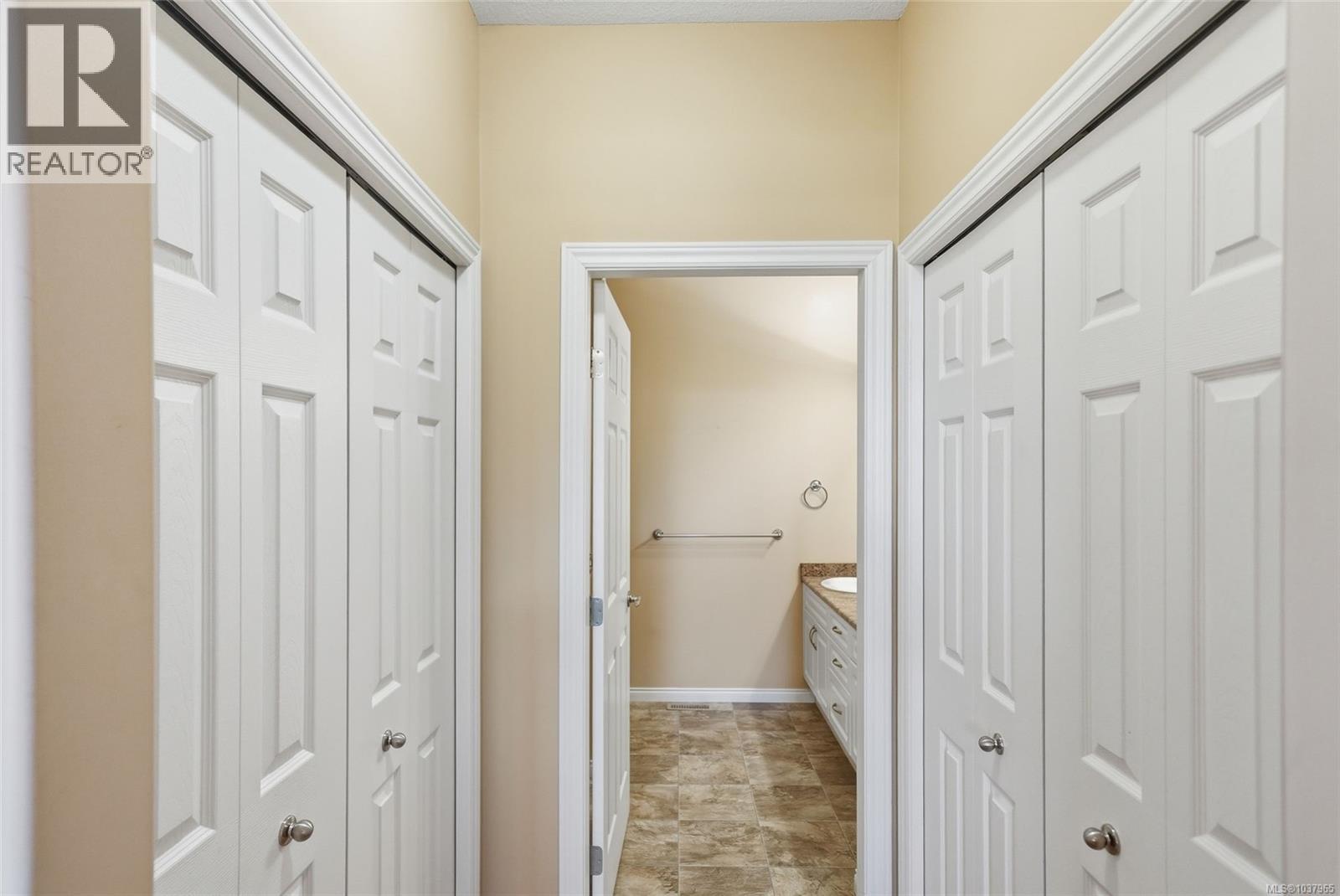 #5 631 Blenkin Ave - 29
