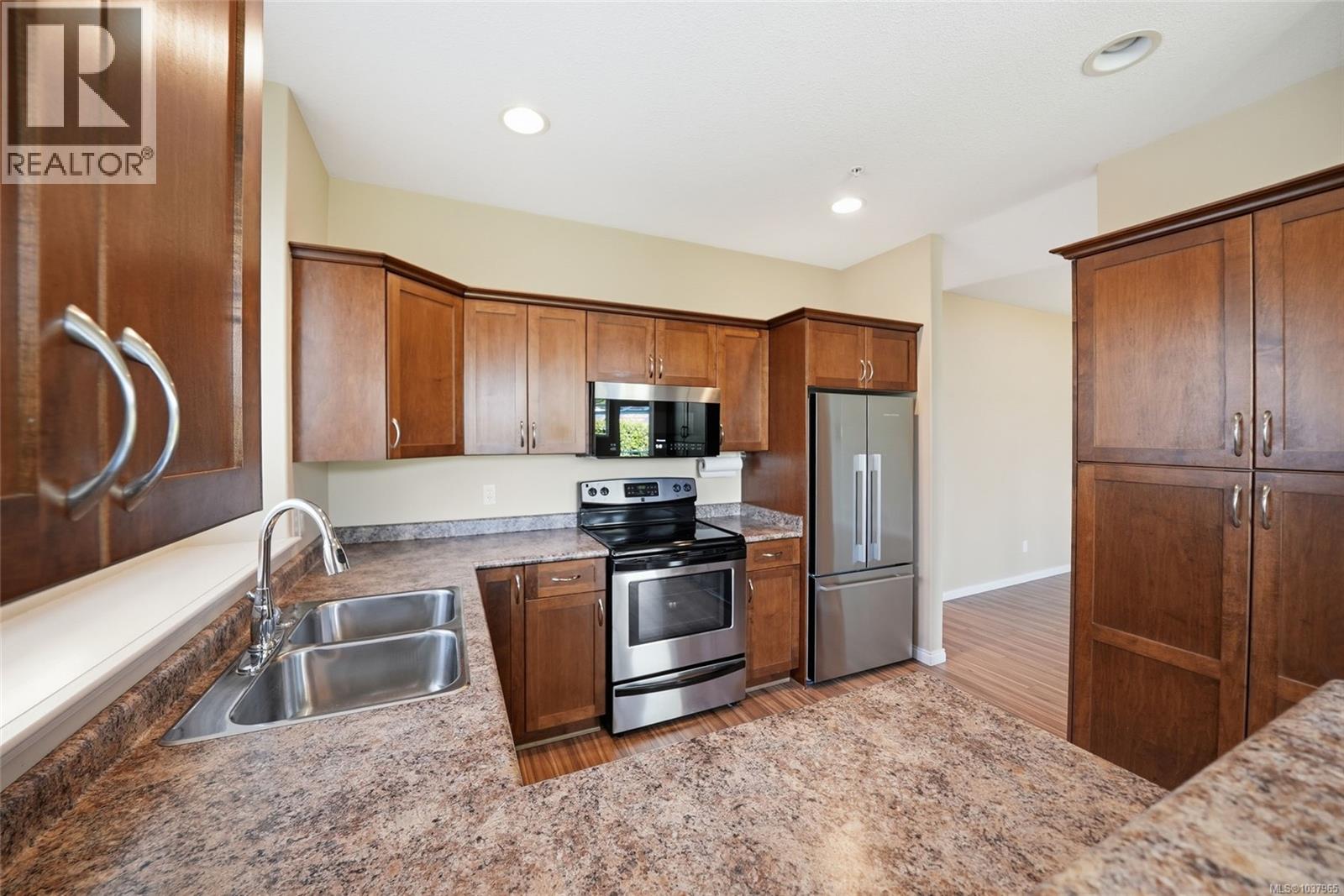 #5 631 Blenkin Ave - 5