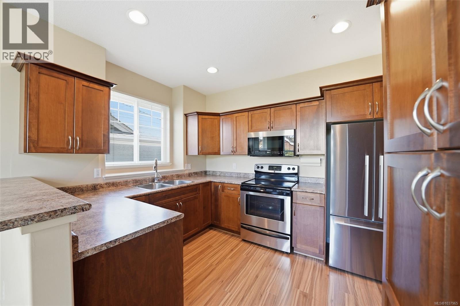 #5 631 Blenkin Ave - 6