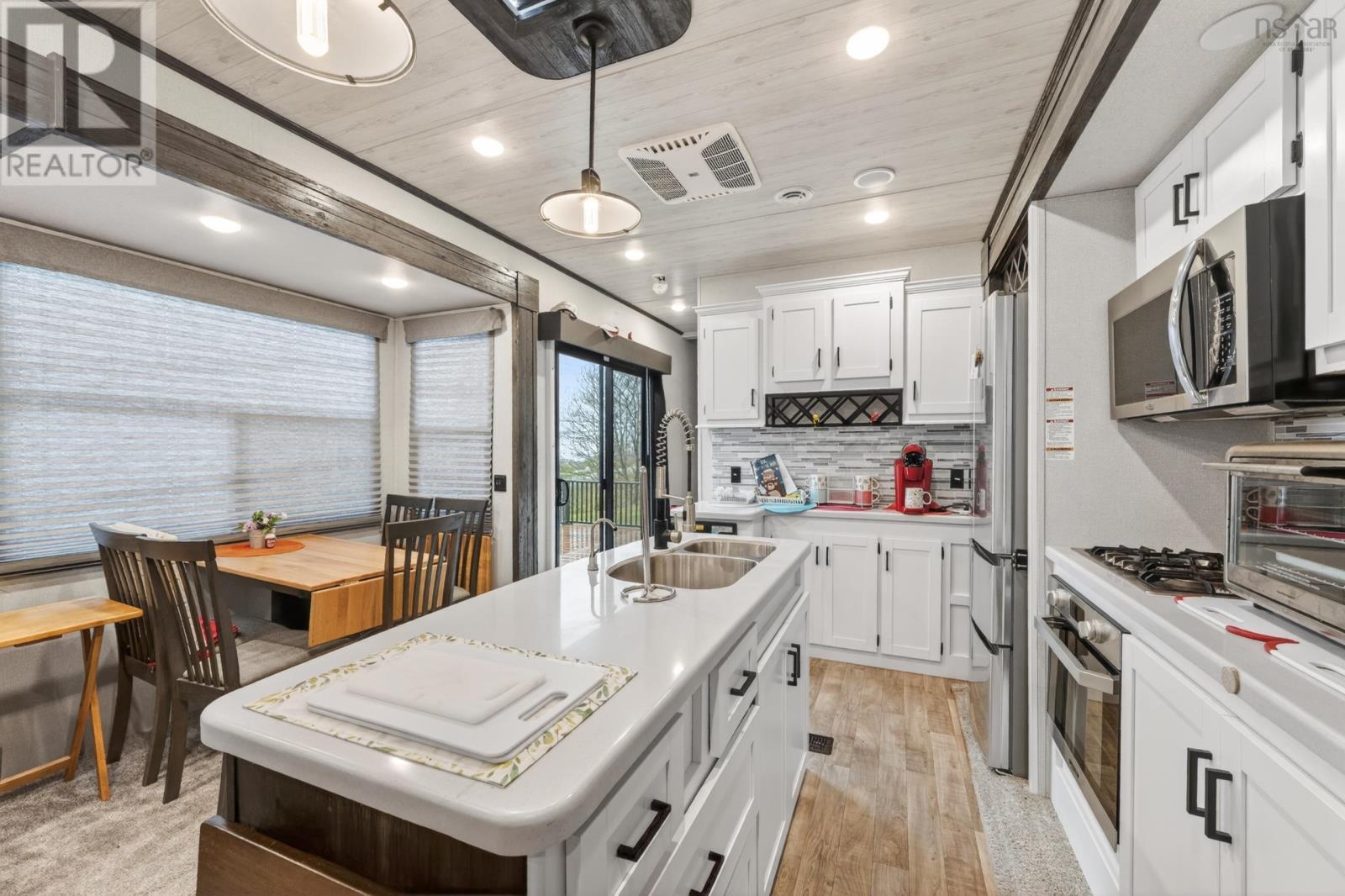 9605 East Bay Highway - 29