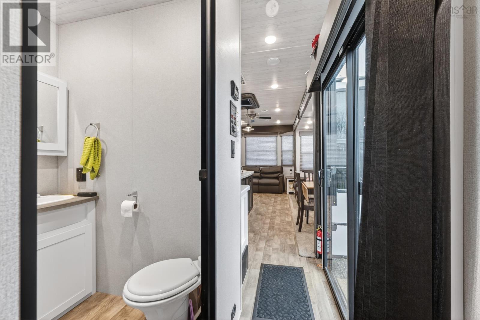 9605 East Bay Highway - 35