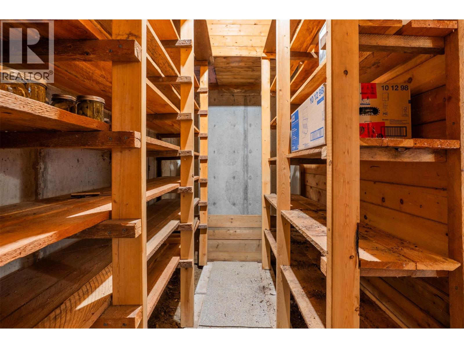 1099 Enderby Mabel Lake Road - 66