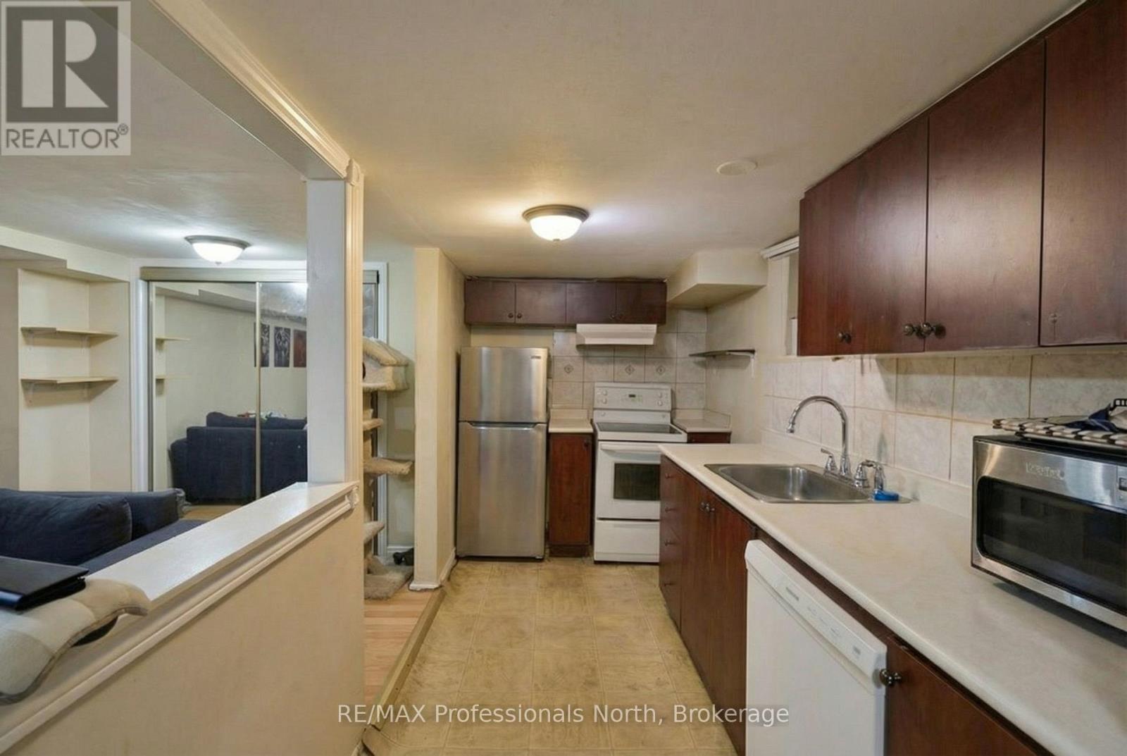 3 MAYNARD AVENUE - 44
