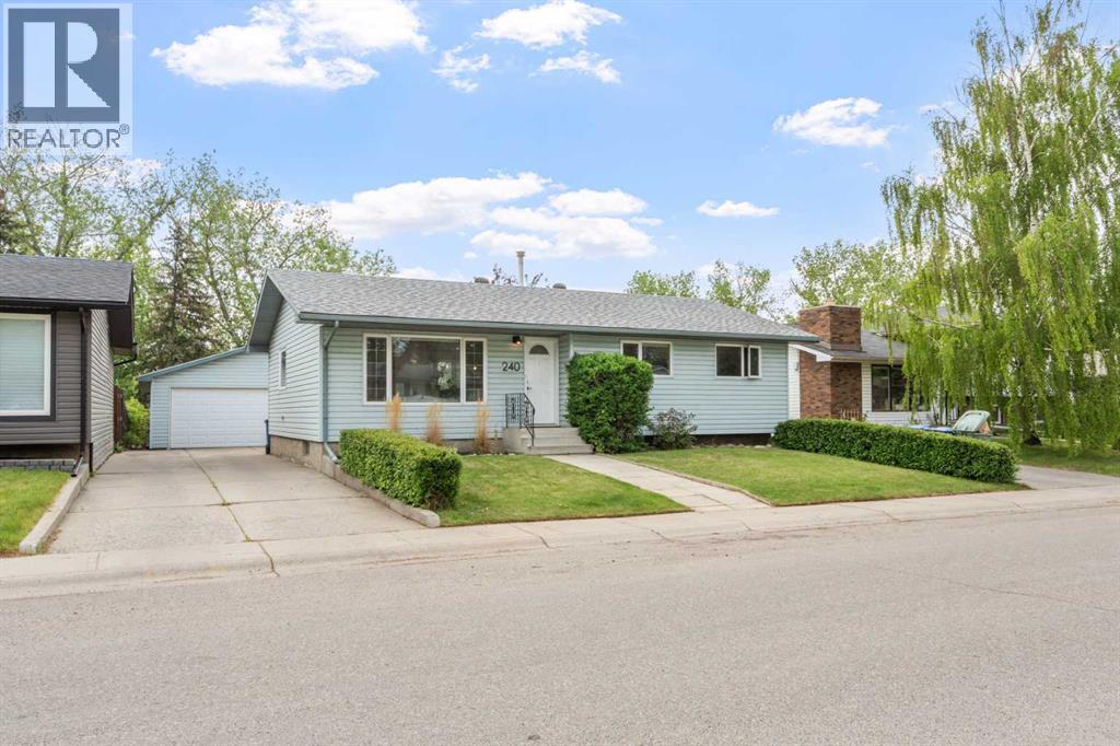 240 Lynnview Way SE - 2