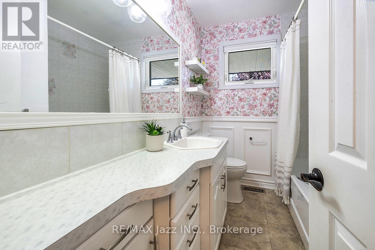 950 MARY STREET N - 22