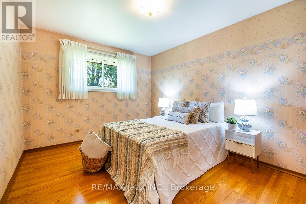 950 MARY STREET N - 23