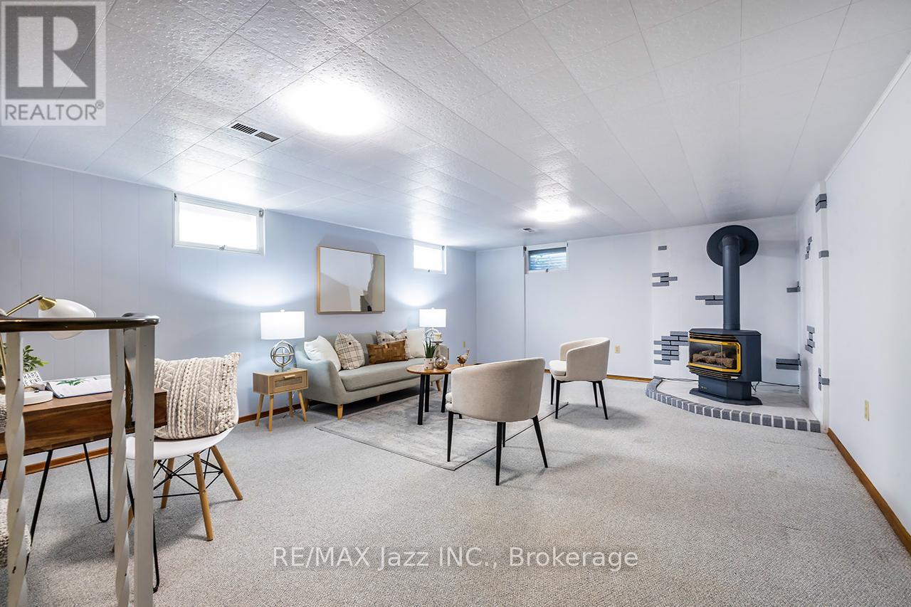 950 MARY STREET N - 28