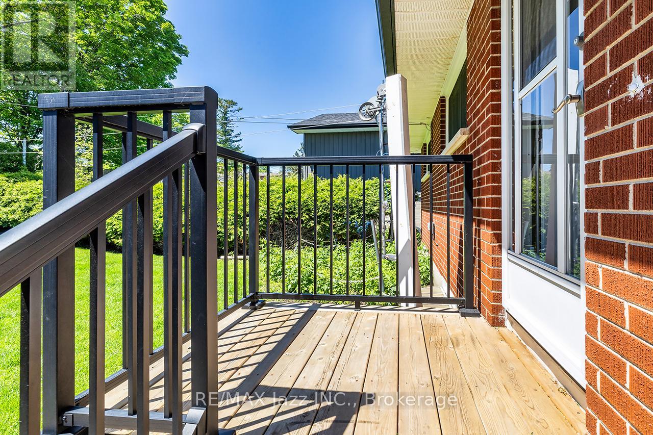 950 MARY STREET N - 34