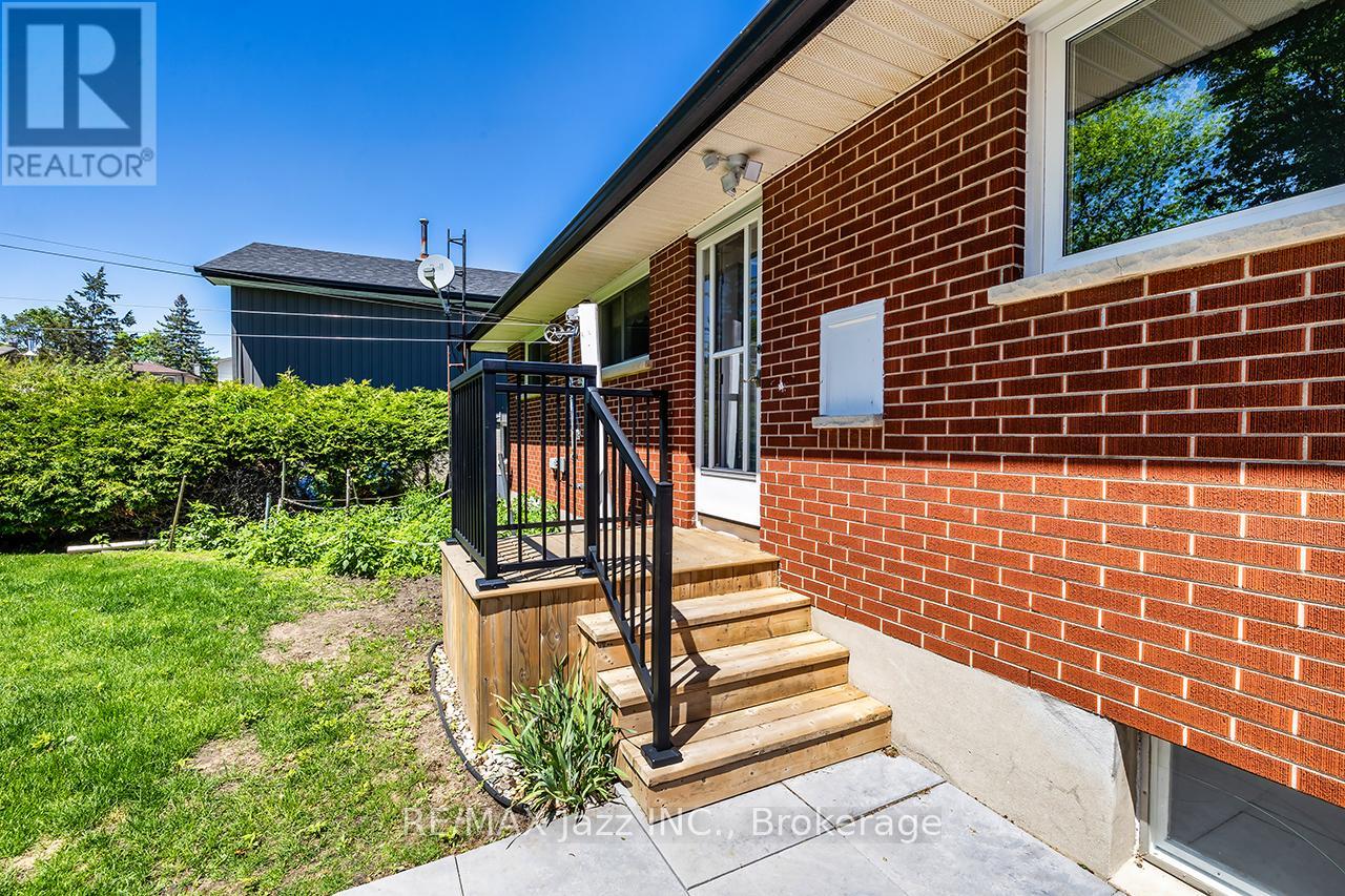 950 MARY STREET N - 35