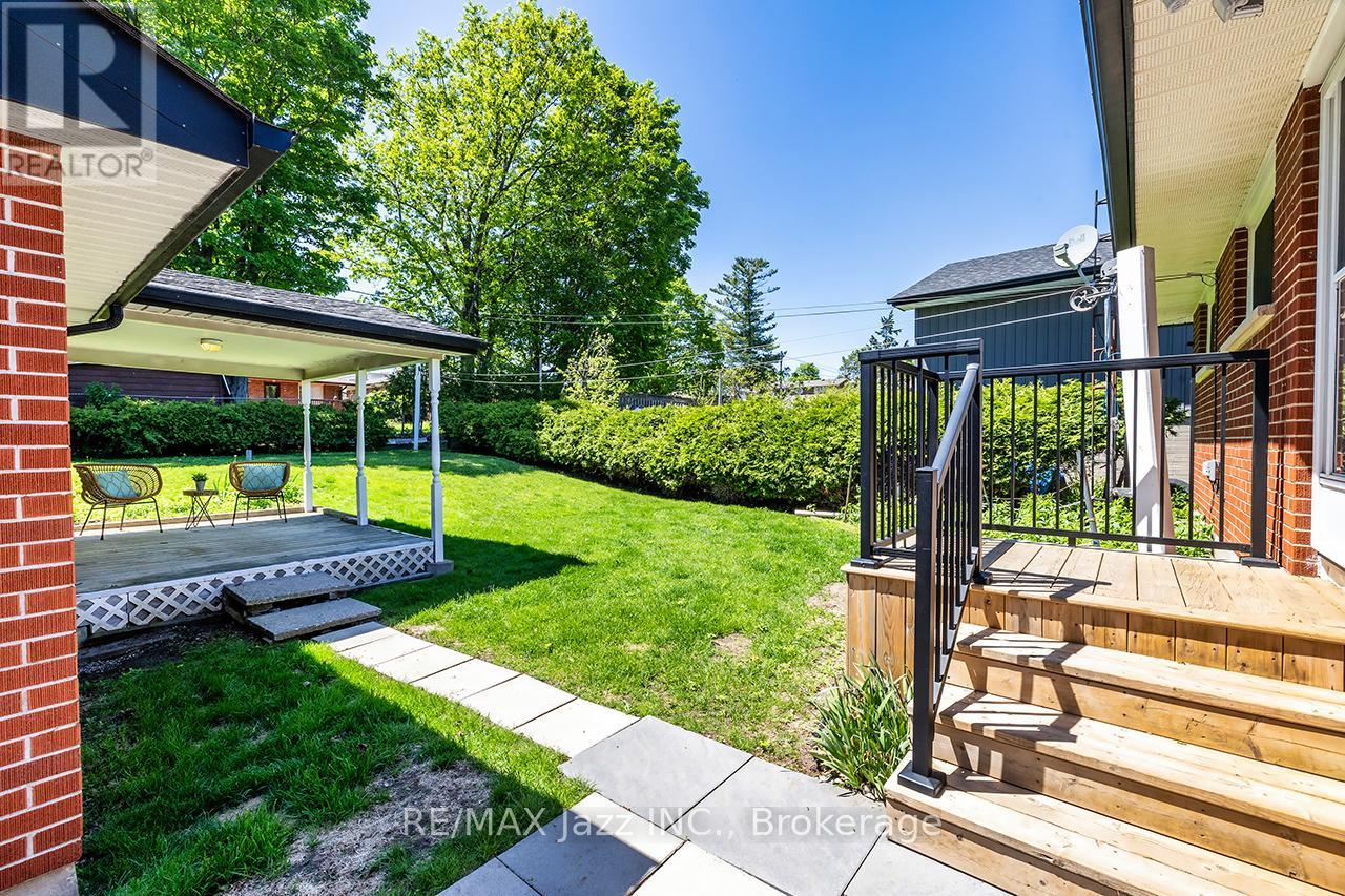 950 MARY STREET N - 36