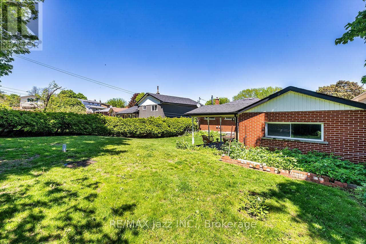 950 MARY STREET N - 40